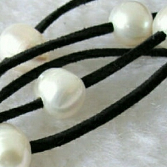 Freshwater Pearls Necklace w/Suede Cord - Picture 6 of 8
